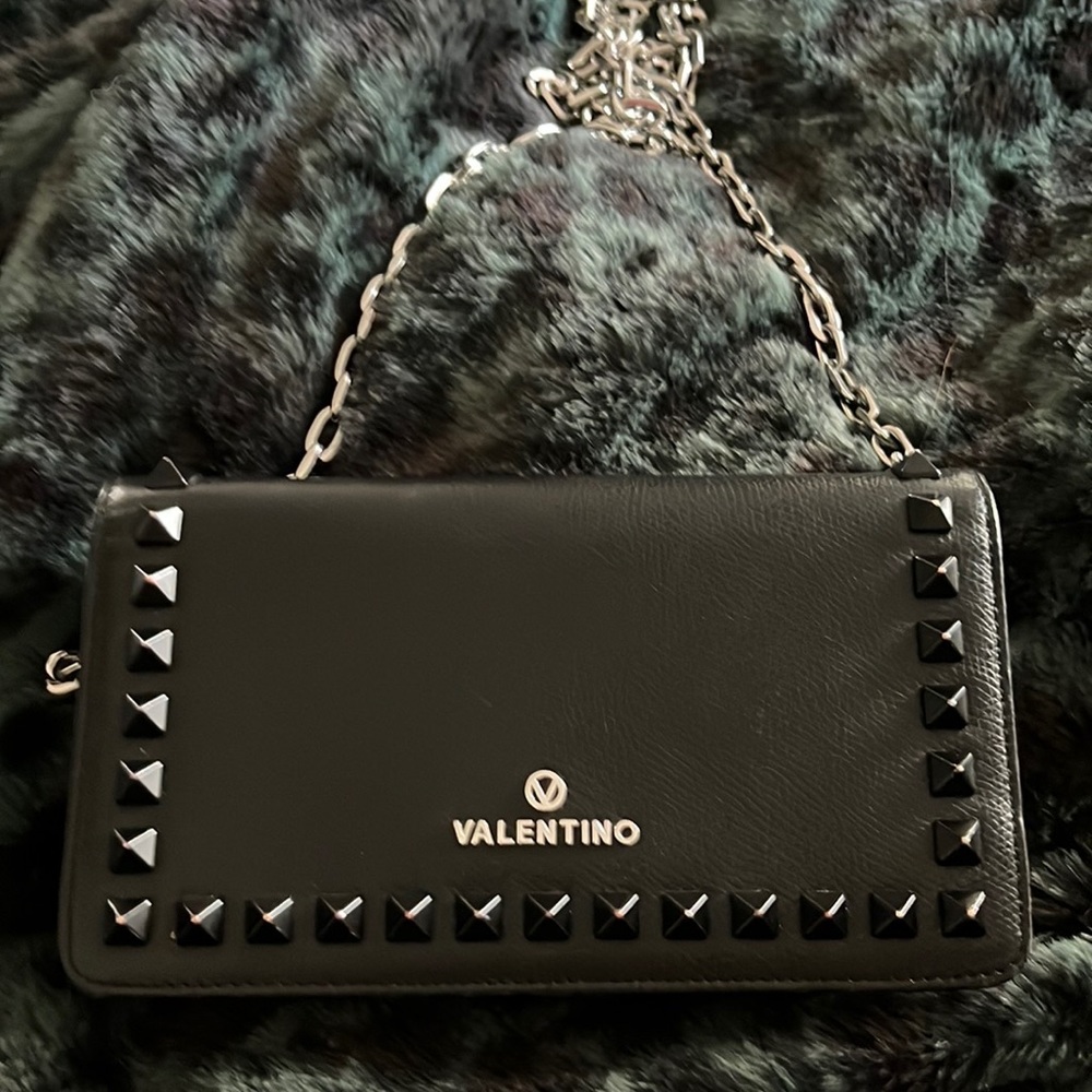 Valentino crossbody bag and sunglasses. - Picture 10 of 10